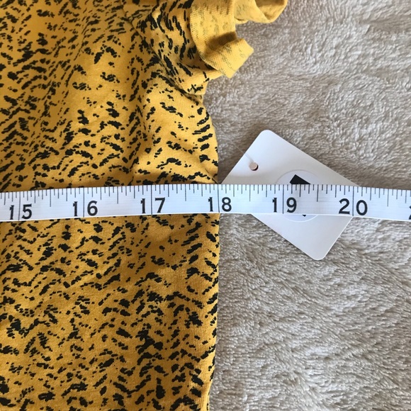 Q/S By Abstract Crew Neck T-Shirt - Size M - Picture 9 of 12